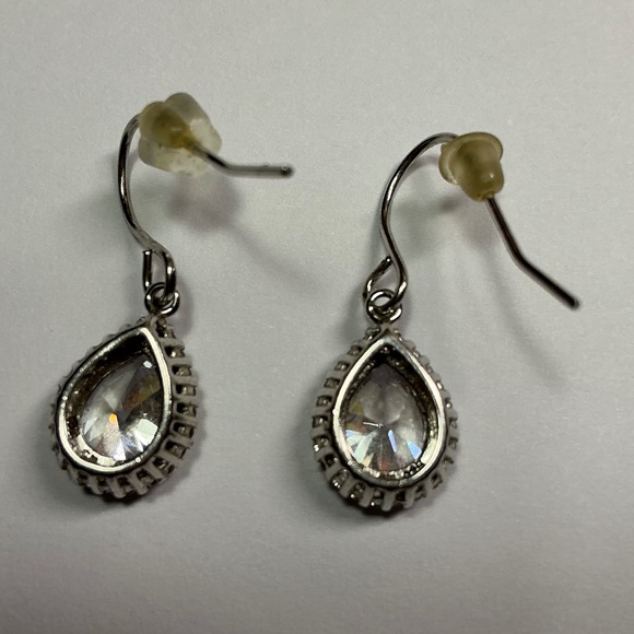 IBB Sterling Silver teardrop shaped dangle earrings. 1 inch long - Picture 4 of 5